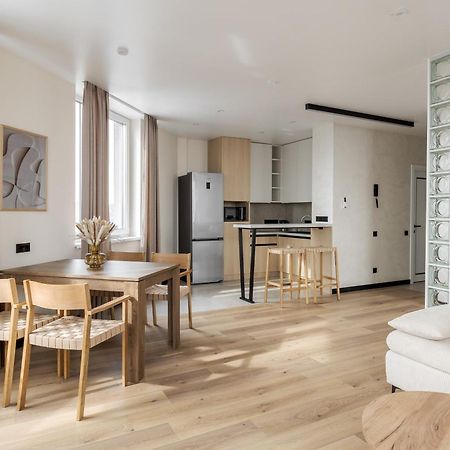 77 Views Apartments By Inshi Lviv Luaran gambar