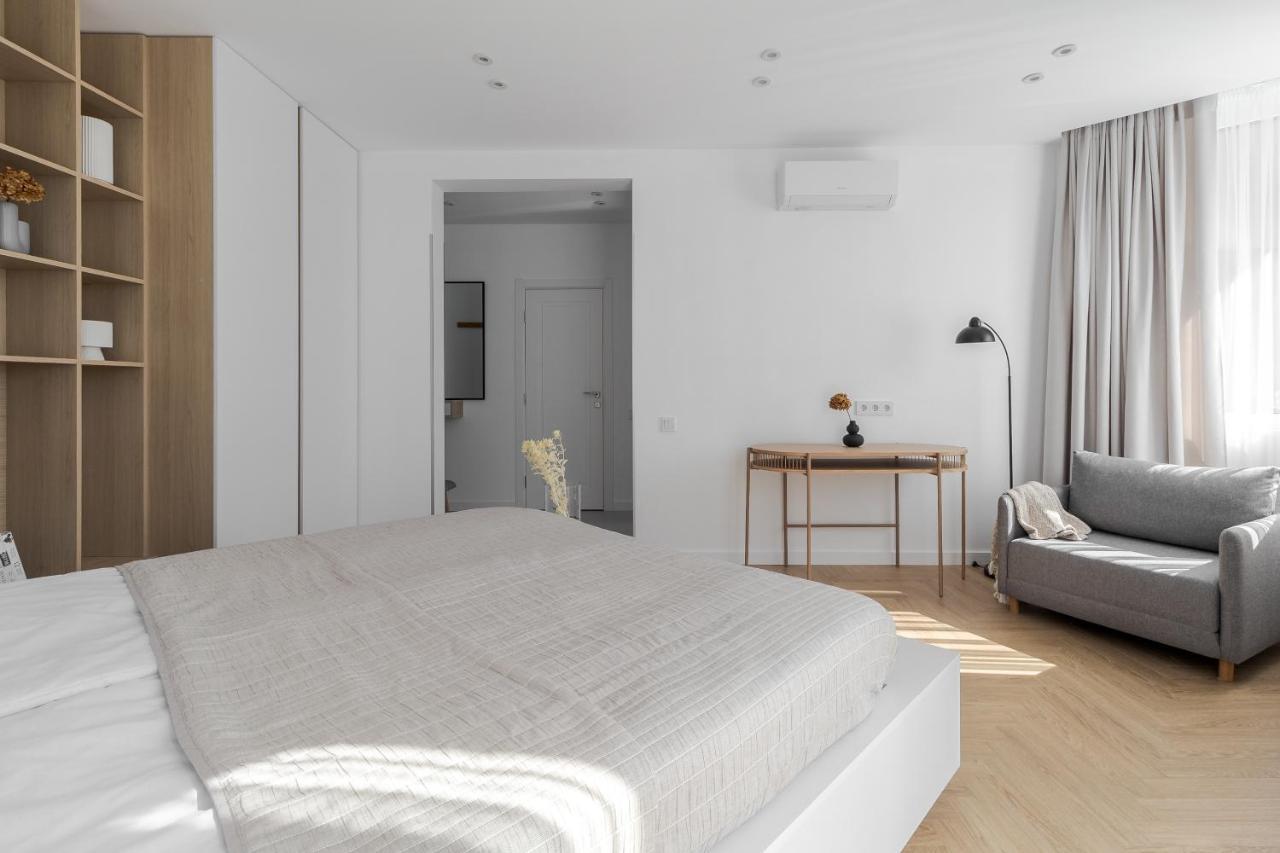 77 Views Apartments By Inshi Lviv Luaran gambar