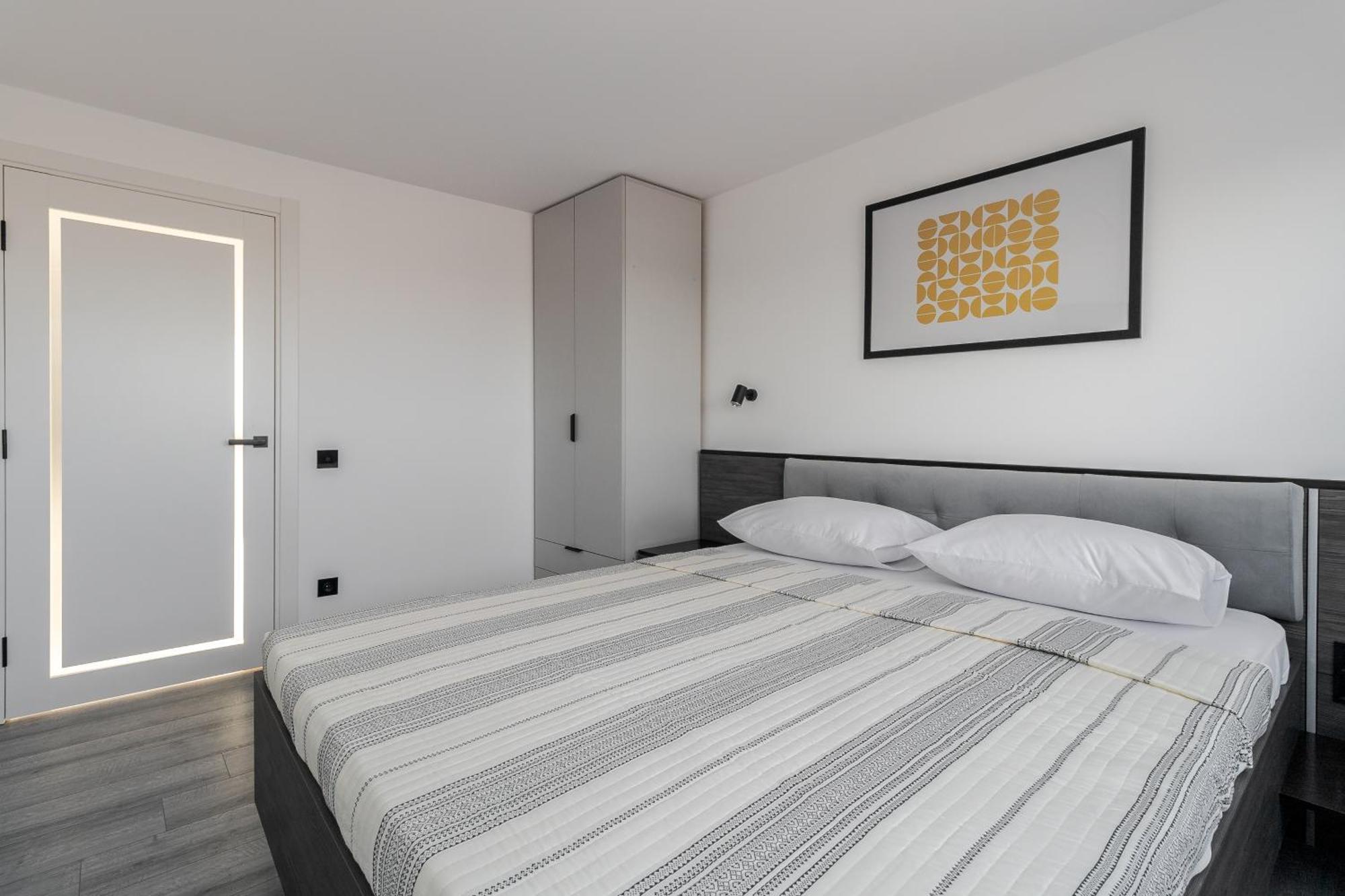 77 Views Apartments By Inshi Lviv Luaran gambar