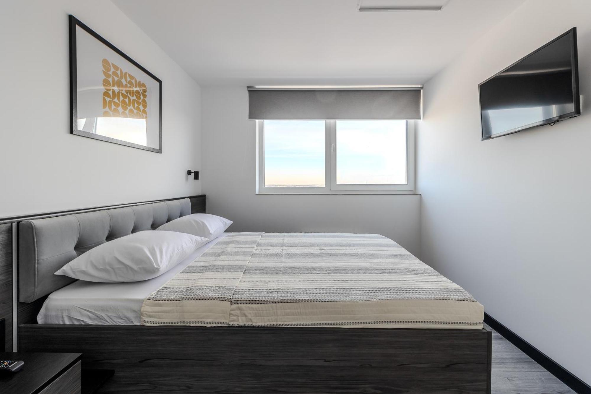 77 Views Apartments By Inshi Lviv Luaran gambar