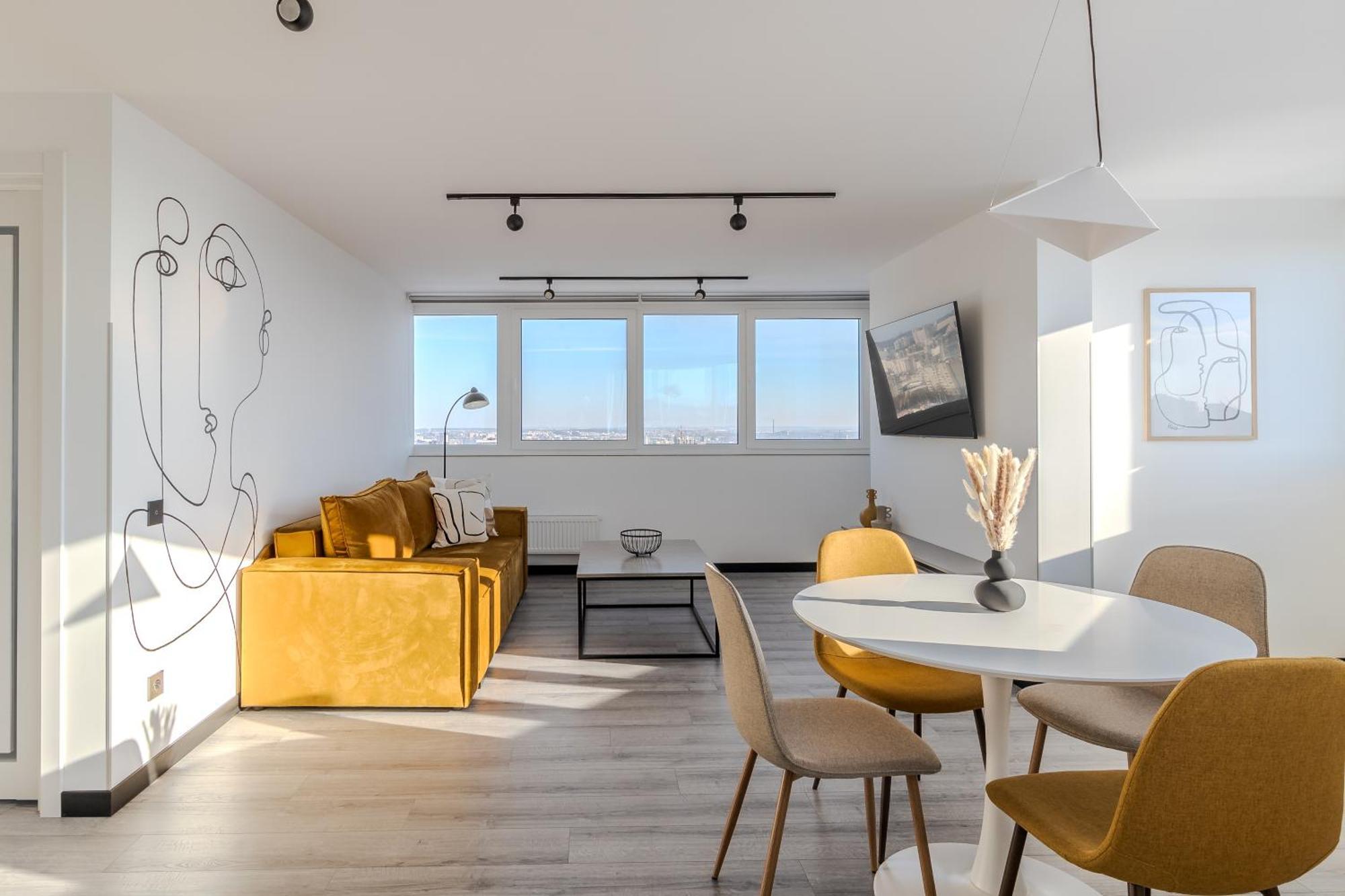 77 Views Apartments By Inshi Lviv Luaran gambar