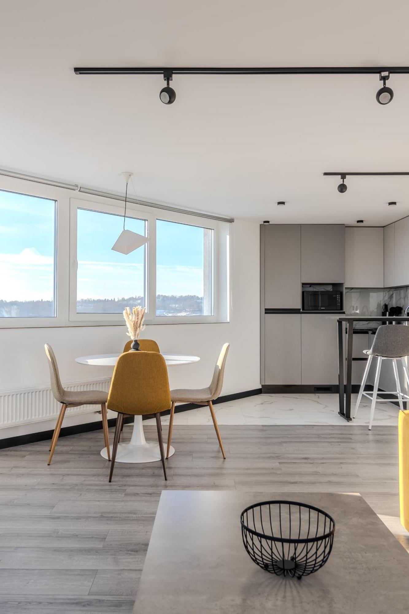 77 Views Apartments By Inshi Lviv Luaran gambar