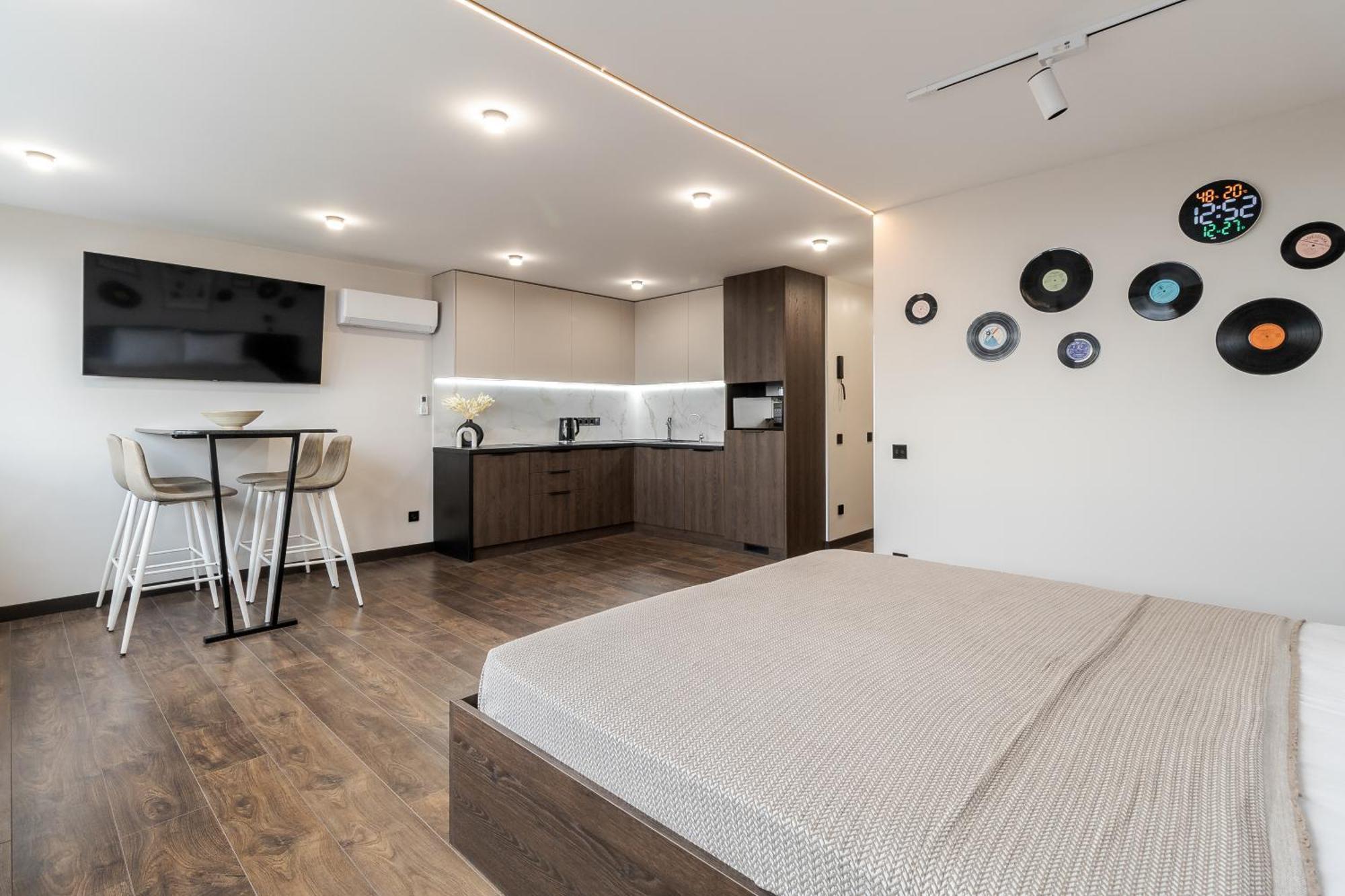 77 Views Apartments By Inshi Lviv Luaran gambar