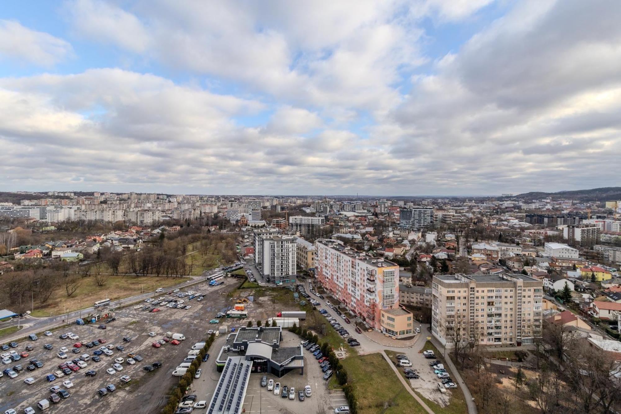 77 Views Apartments By Inshi Lviv Luaran gambar