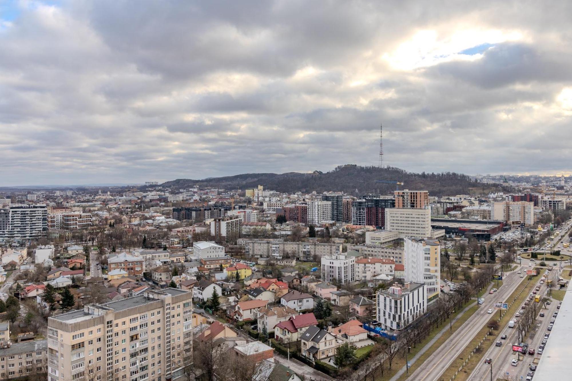 77 Views Apartments By Inshi Lviv Luaran gambar