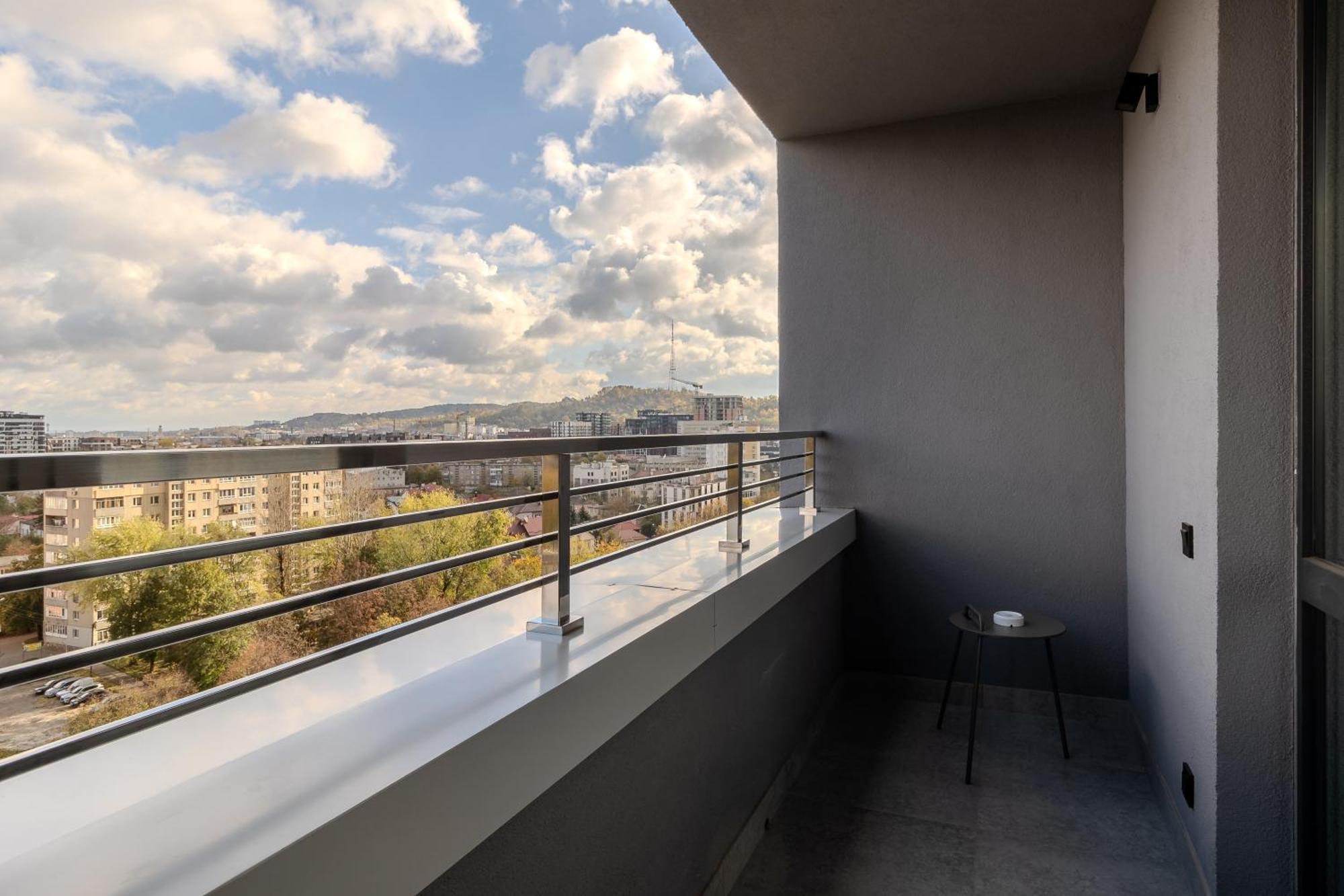 77 Views Apartments By Inshi Lviv Luaran gambar