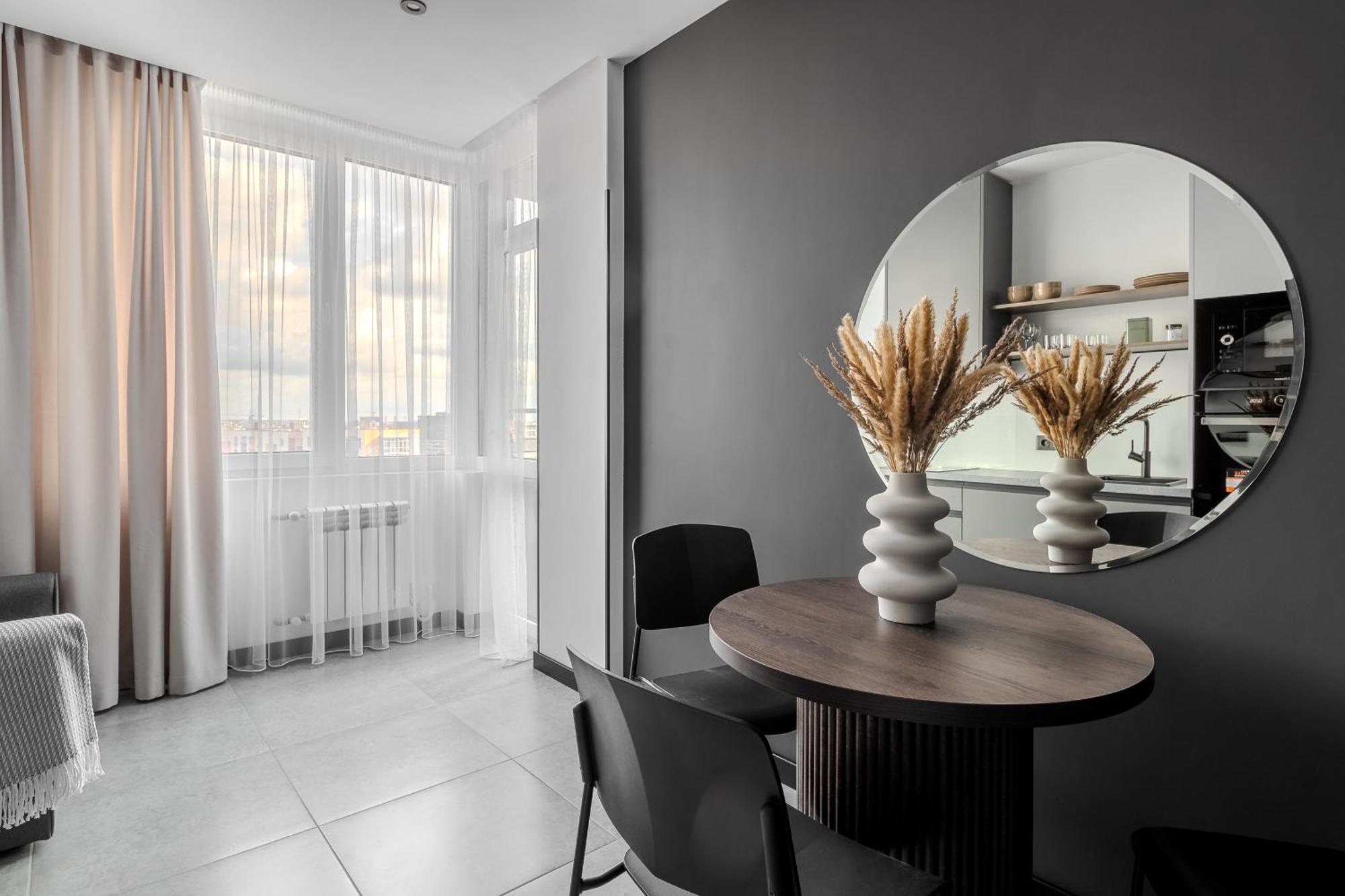 77 Views Apartments By Inshi Lviv Luaran gambar